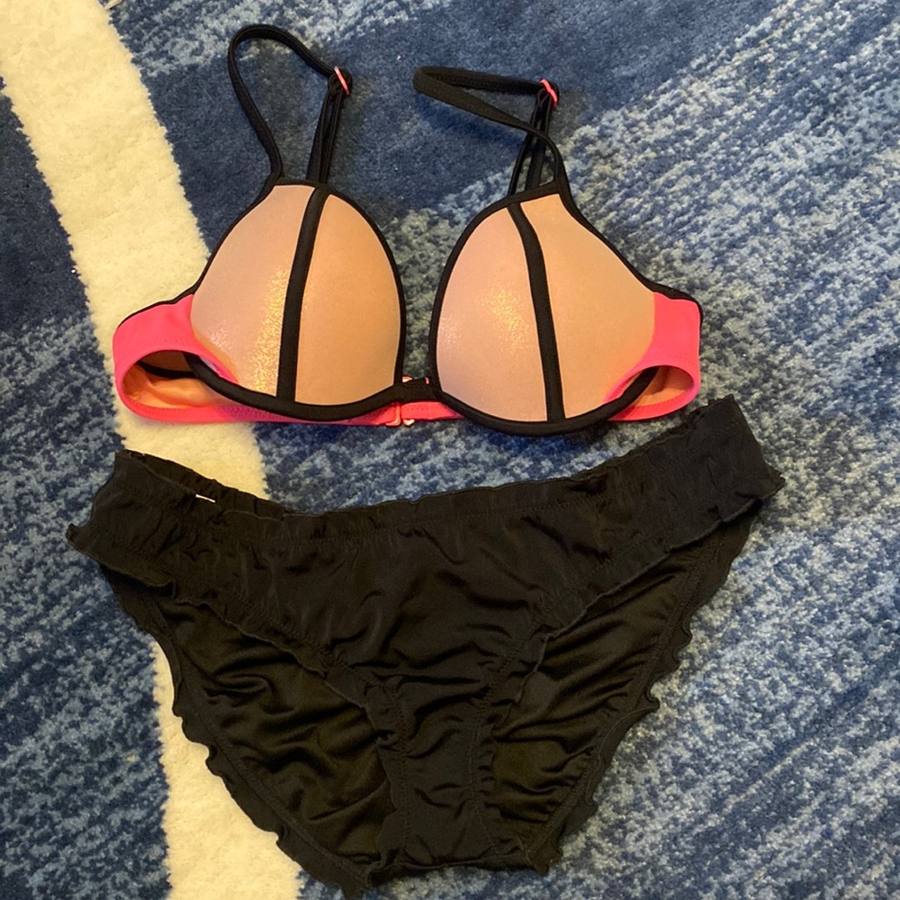 VICTORIA SECRET SWIMSUIT SET TOP:32B & BOTTOMS:S
